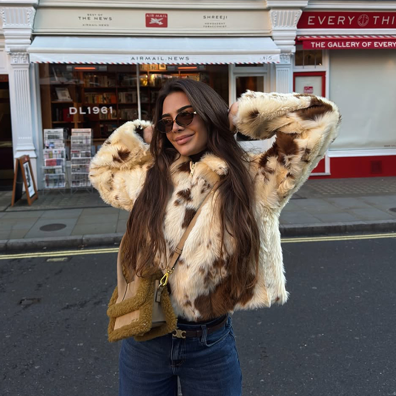 Schicker Street-Style Kuhfell- – Streetwear Girl Brand Bewertung und Preis