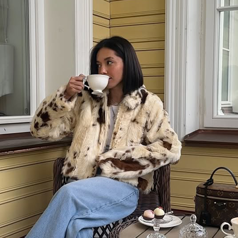 Schicker Street-Style Kuhfell- – Streetwear Girl Brand Bewertung und Preis